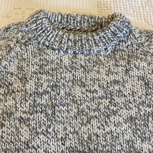 Child’s (unisex) handmade knitted wool sweater - Picture 3 of 4